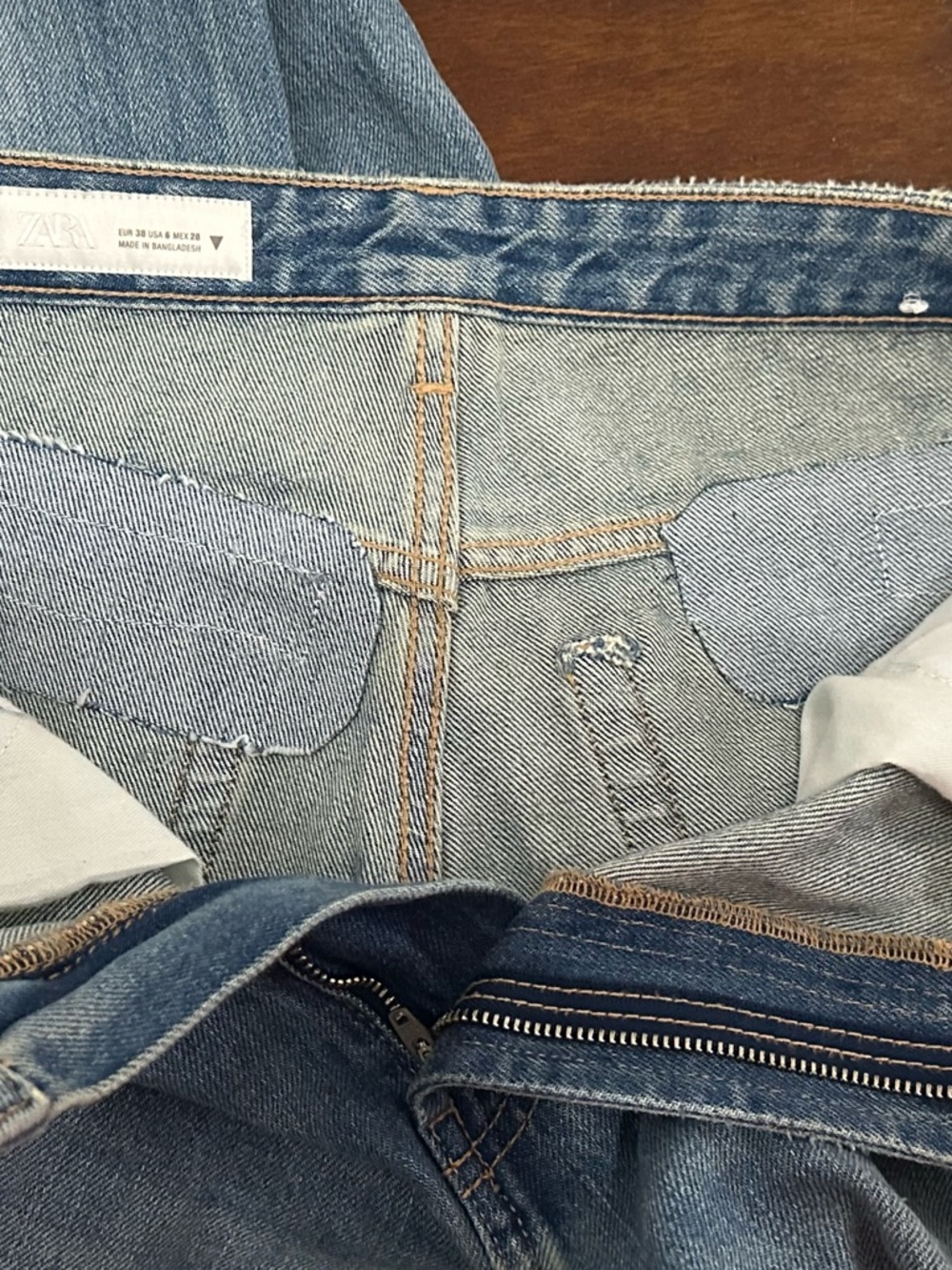 Zara The Boyfriend Ripped Mid-Rise Distressed Relaxed Jeans Sz 6 Waist 15 inches - Picture 16 of 16